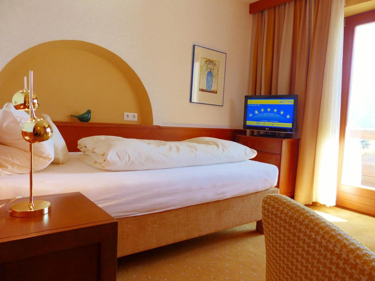 Hotel Garni Zerzer Serfaus Bagian luar foto