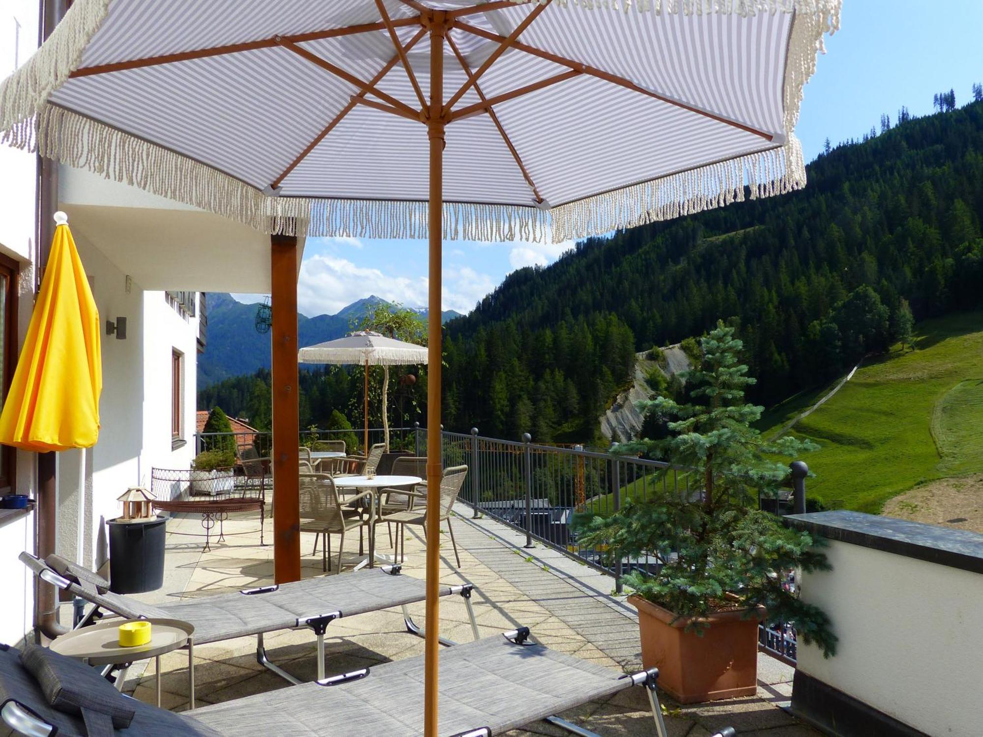 Hotel Garni Zerzer Serfaus Bagian luar foto