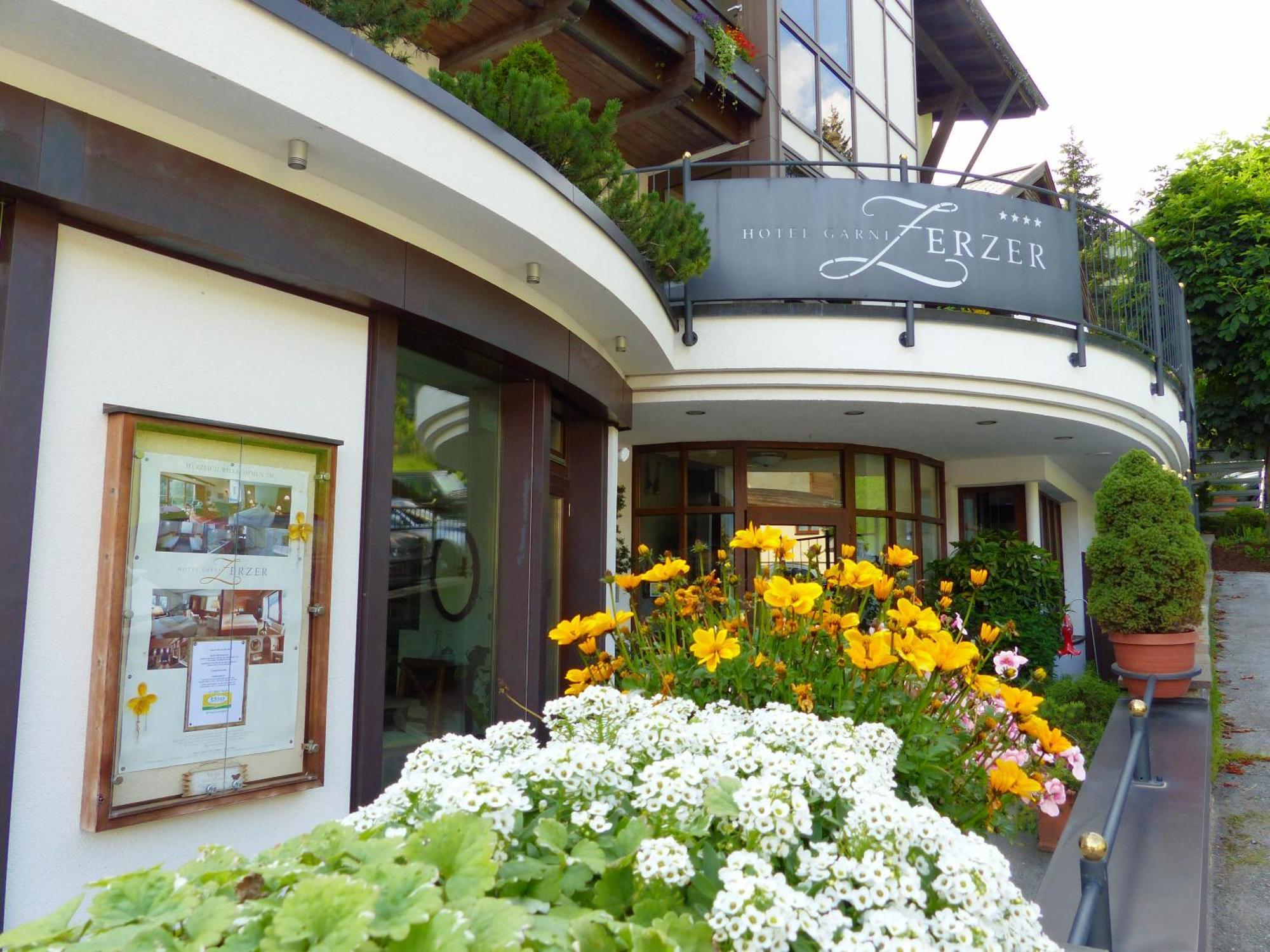 Hotel Garni Zerzer Serfaus Bagian luar foto