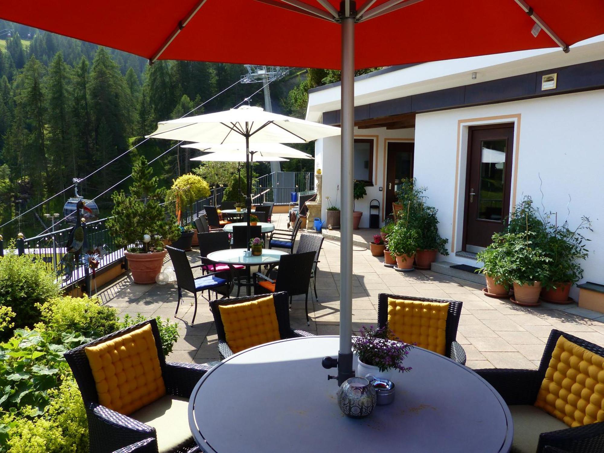 Hotel Garni Zerzer Serfaus Bagian luar foto