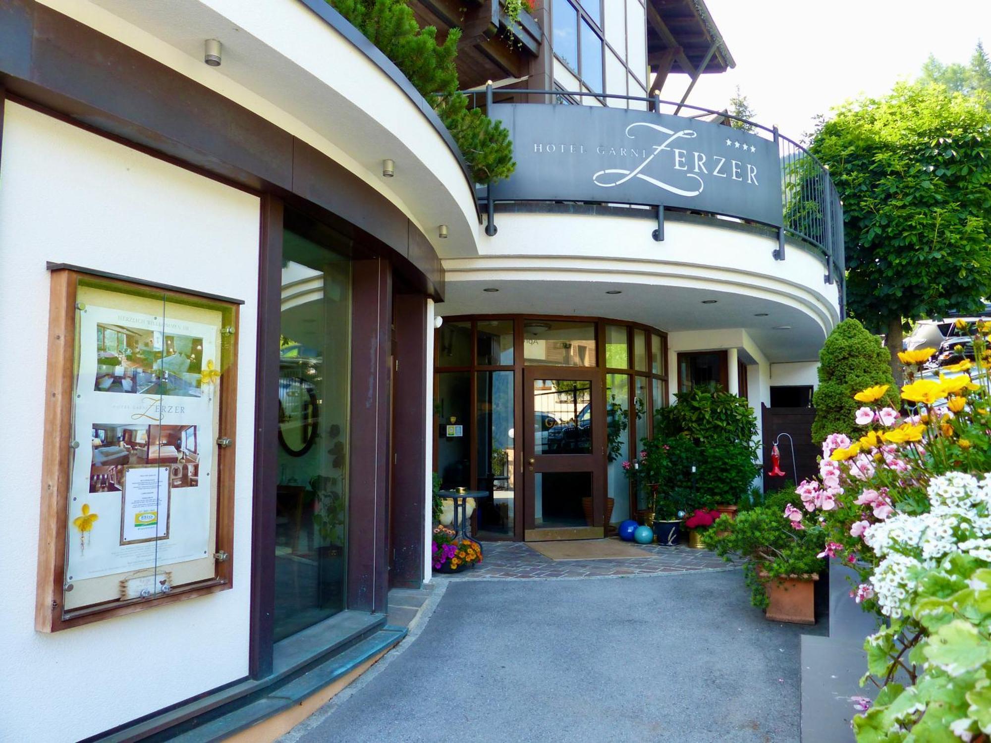 Hotel Garni Zerzer Serfaus Bagian luar foto