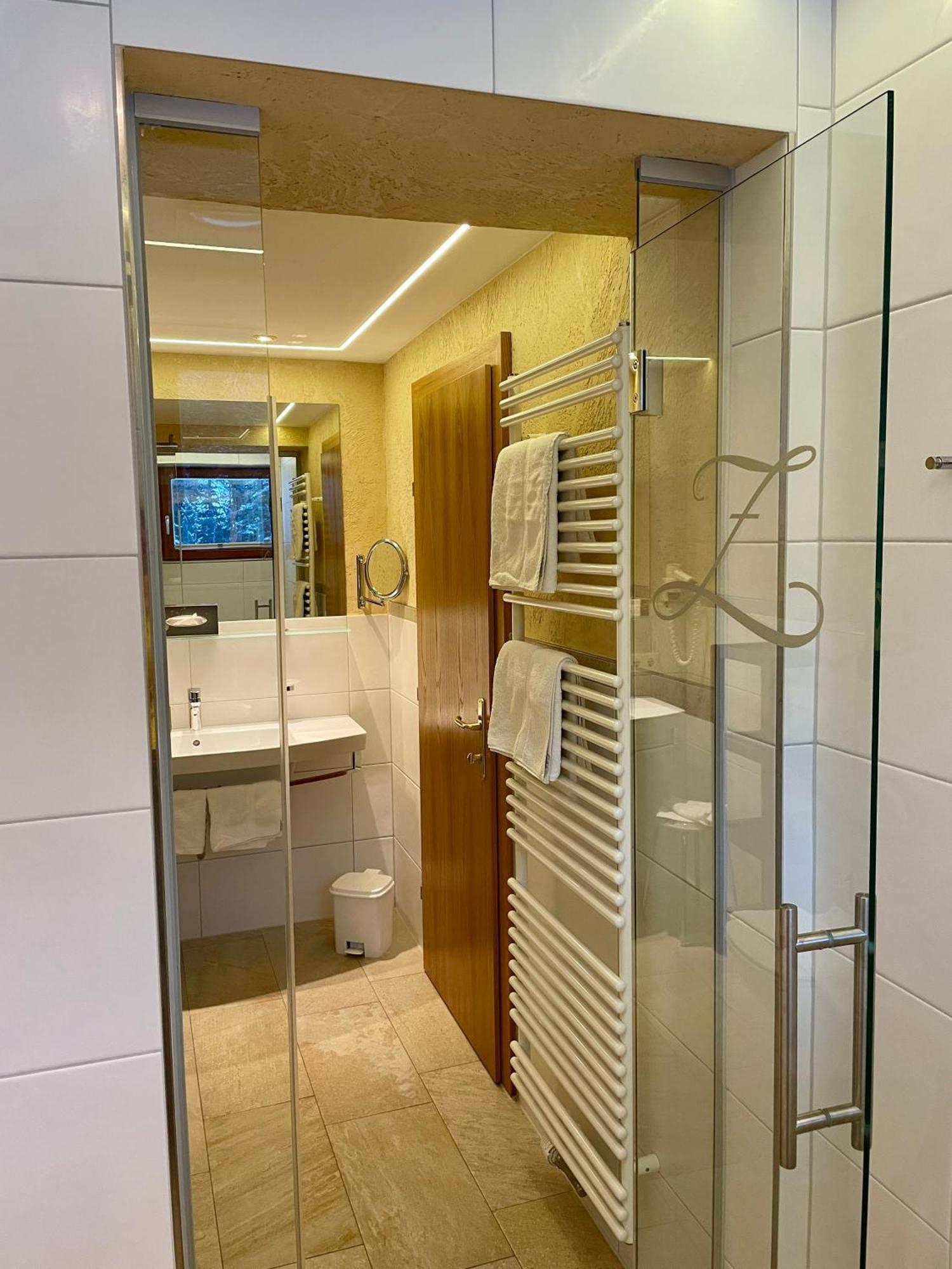 Hotel Garni Zerzer Serfaus Bagian luar foto