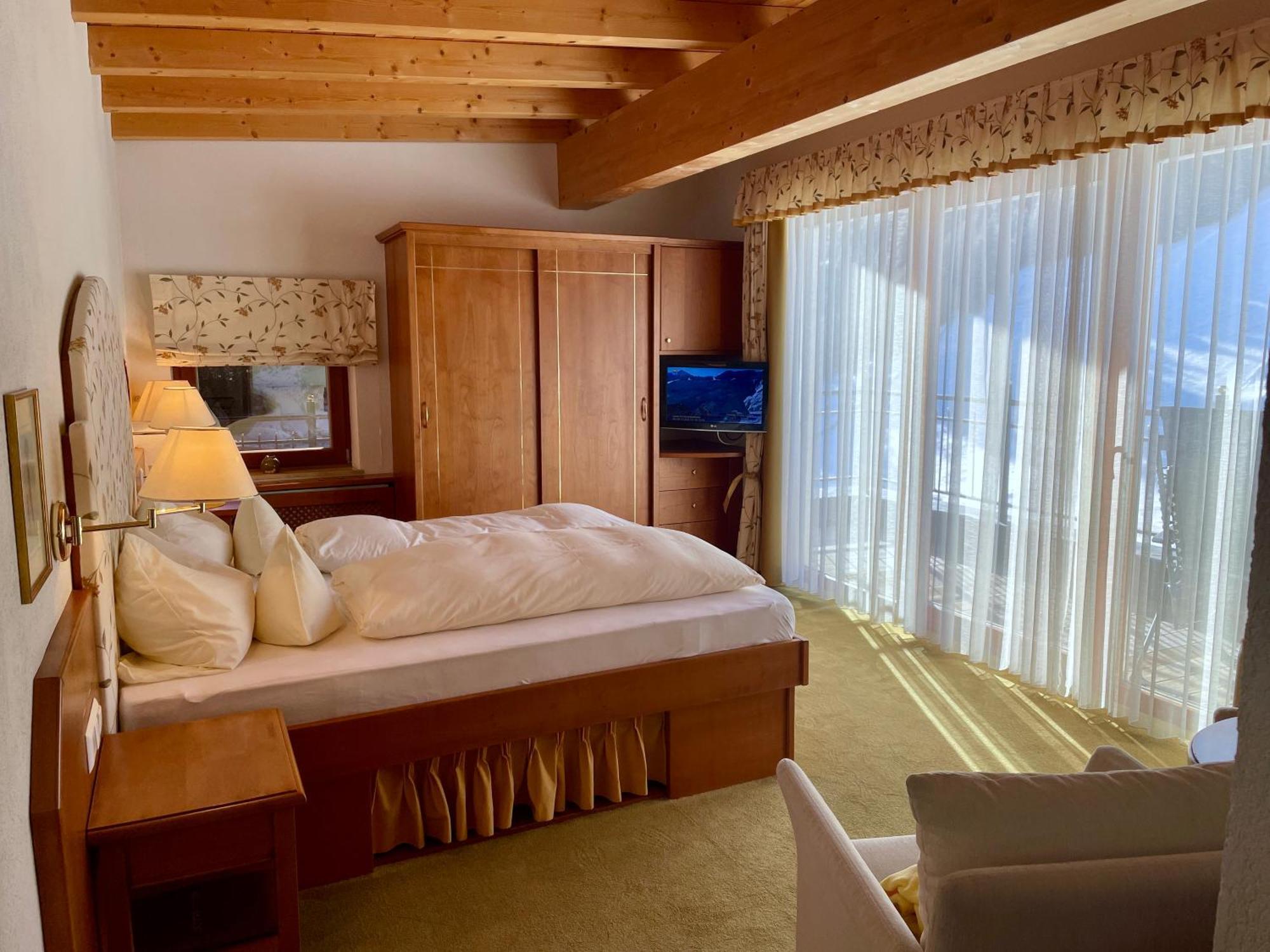 Hotel Garni Zerzer Serfaus Bagian luar foto