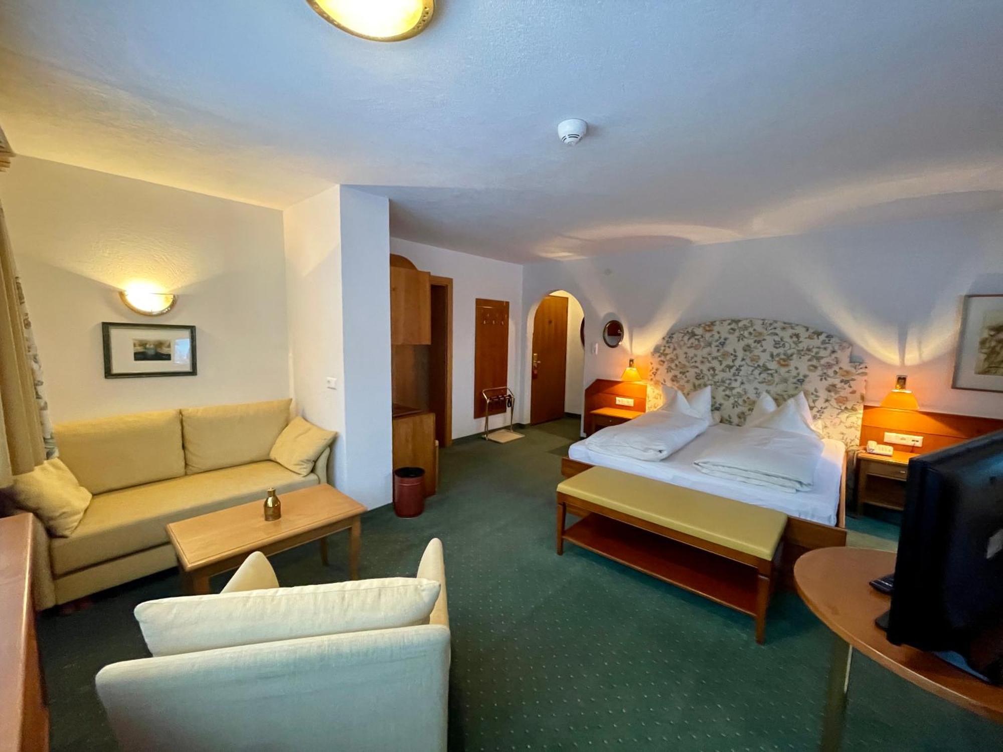 Hotel Garni Zerzer Serfaus Bagian luar foto